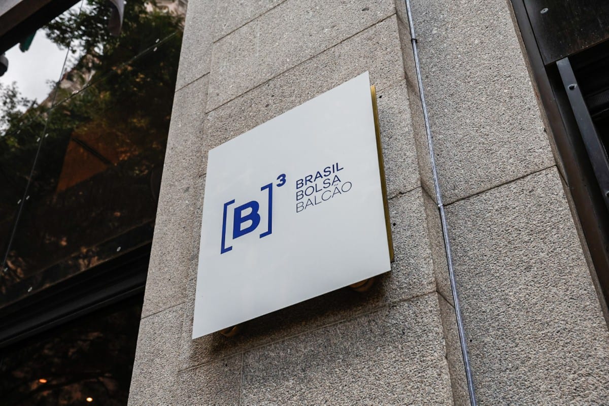 Ibovespa supera 200 mil pontos pela primeira vez após favoritismo de Flávio