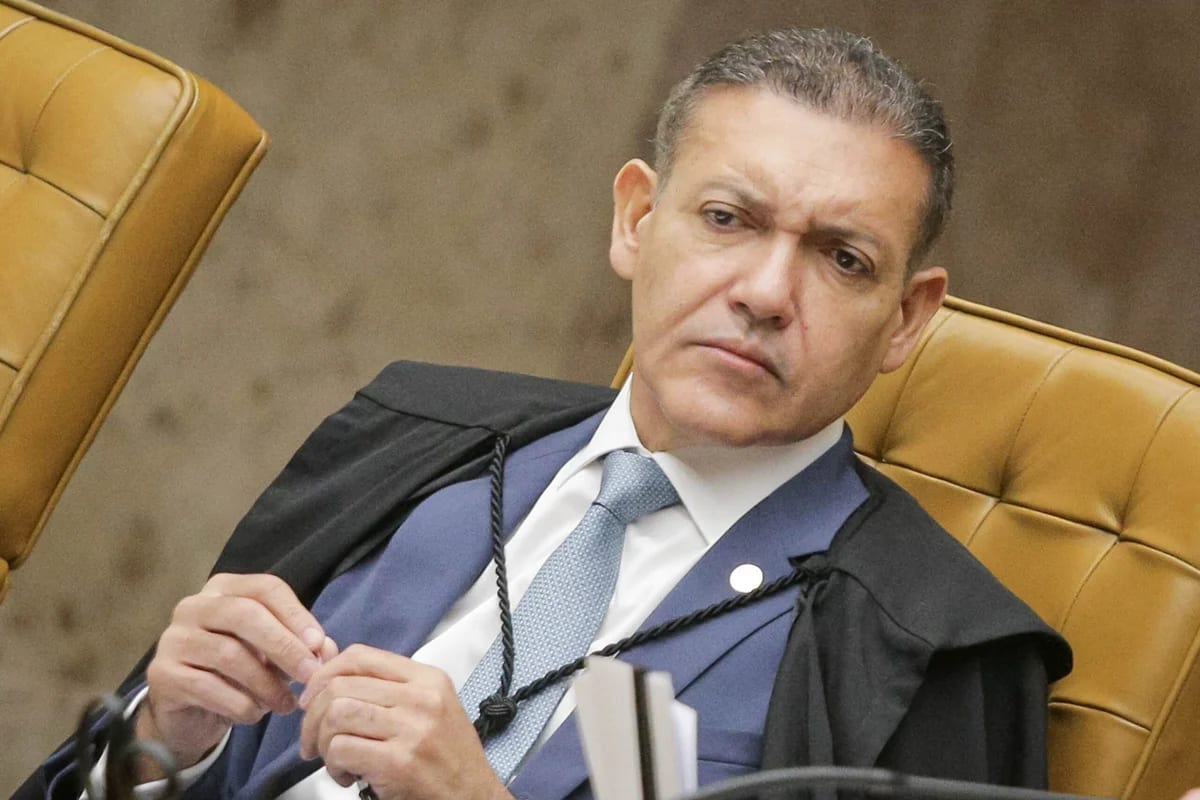 Kassio atende pedido de Flávio e manda tirar canal "Exército do Lula" do ar