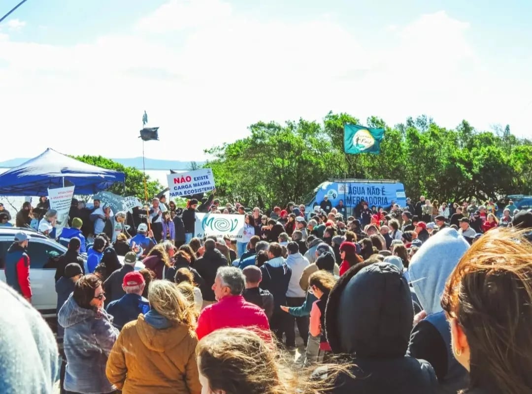 Retomada do lançamento de esgoto tratado no rio Tramandaí provoca novo protesto no Litoral Norte