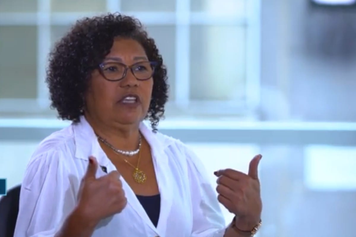 Vera Lúcia (PSTU) defende fim das escolas cívico-militares em entrevista