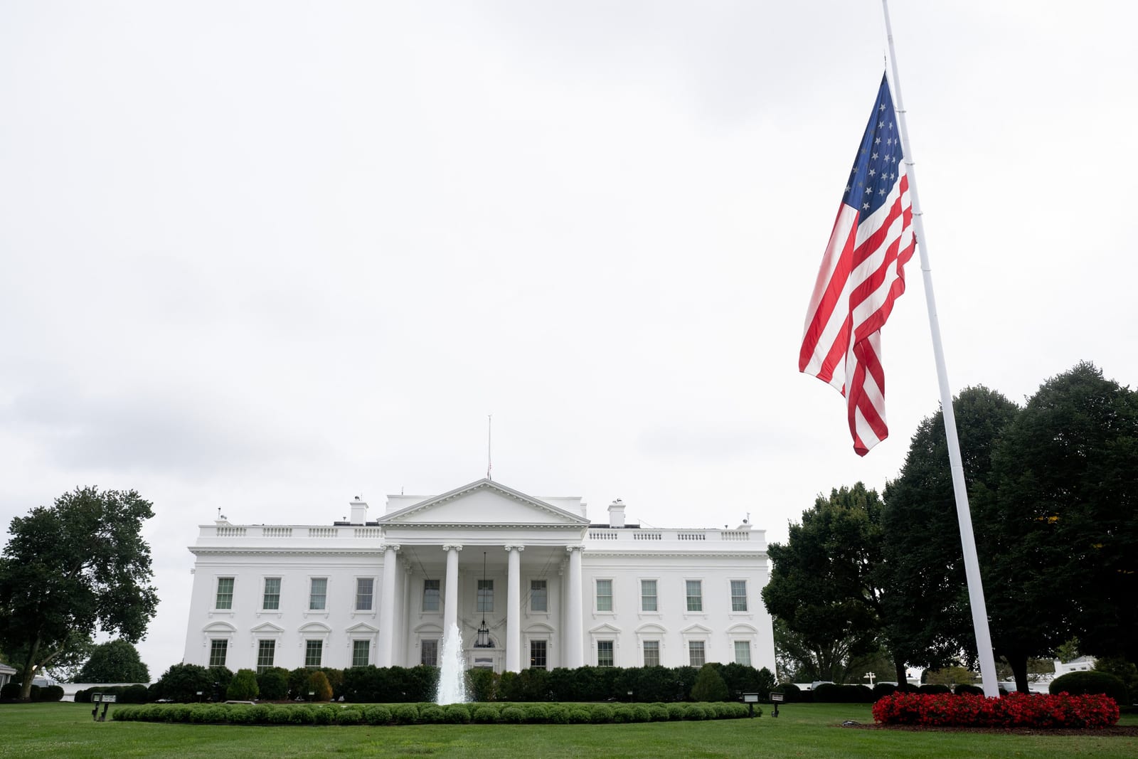 Disputa por chefia de gabinete de Susie Wiles agrava tensão na Casa Branca