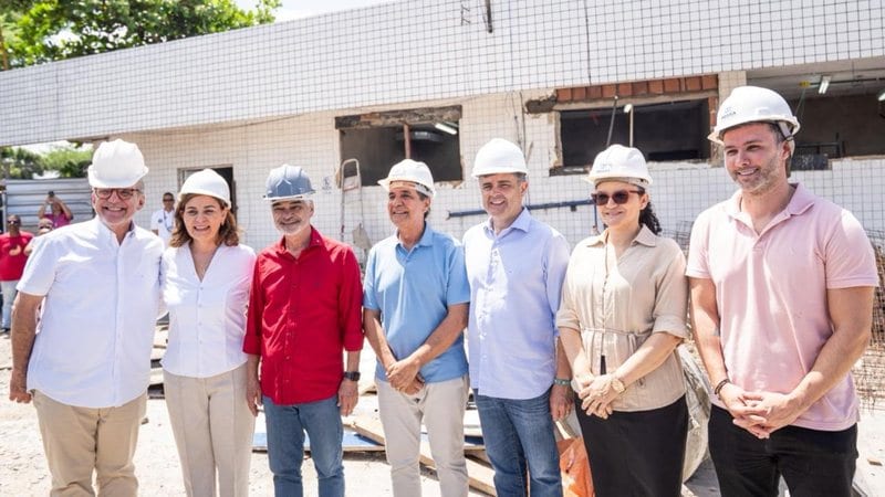 Em palanques opostos, Eduardo da Fonte e Humberto Costa visitam obras de hospital em Ipojuca