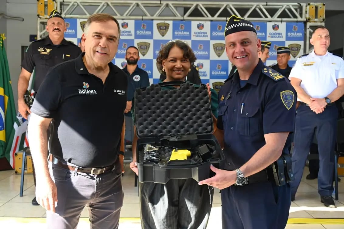 GCM de Goiânia recebe 450 armas menos letais, motos de alta cilindrada e reforço tecnológico