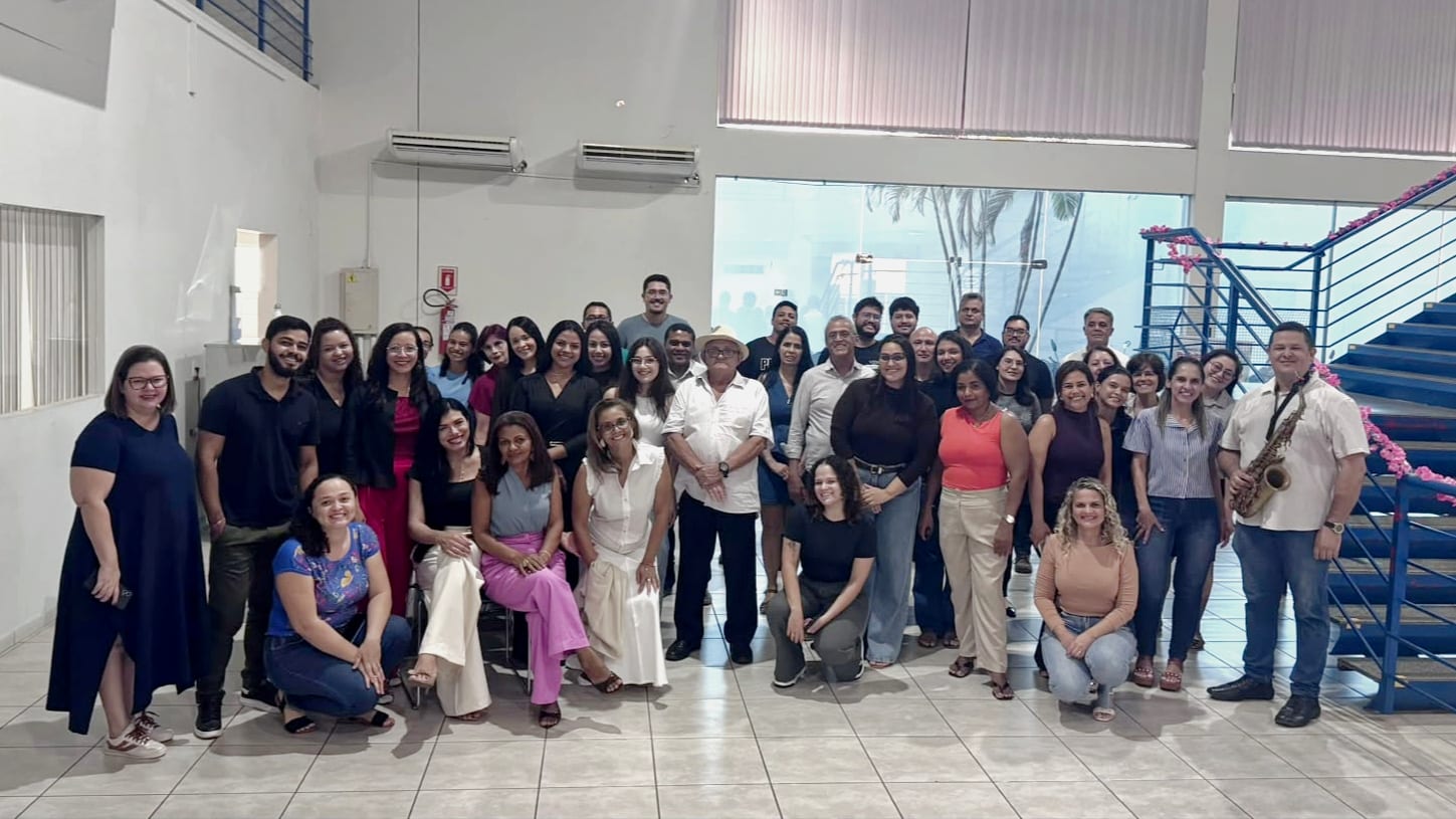Escola de Governo de Palmas faz ação itinerante em secretarias municipais para homenagear servidores