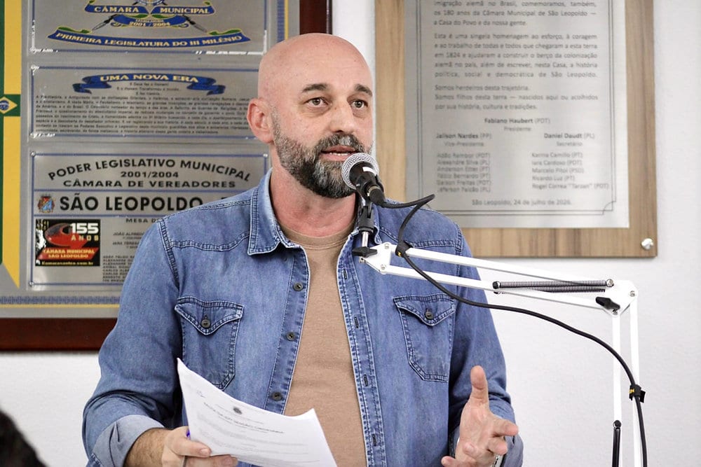 Vereador Anderson Etter contesta laudo e defende navegabilidade do catamarã Peixe Dourado
