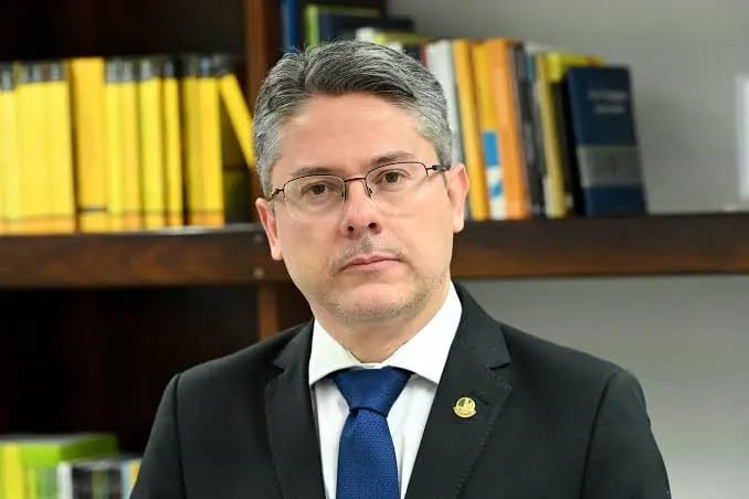 Pesquisa CDL aponta Delegado Alessandro Vieira na 2ª colocação para o Senado e na liderança na região Centro-Sul de Serg