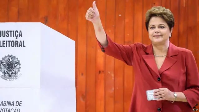 Dilma Rousseff vota em Belo Horizonte e é recebida por apoiadores durante segundo turno