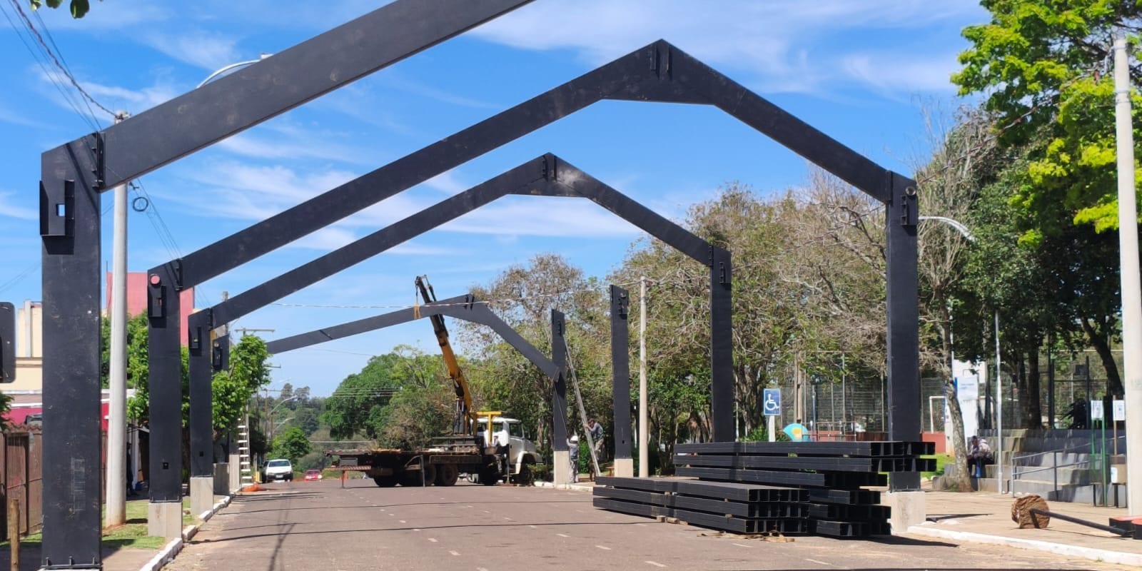 Obra da Rua Coberta começa na Praça Central de Manoel Viana; investimento R$ 763.976,74