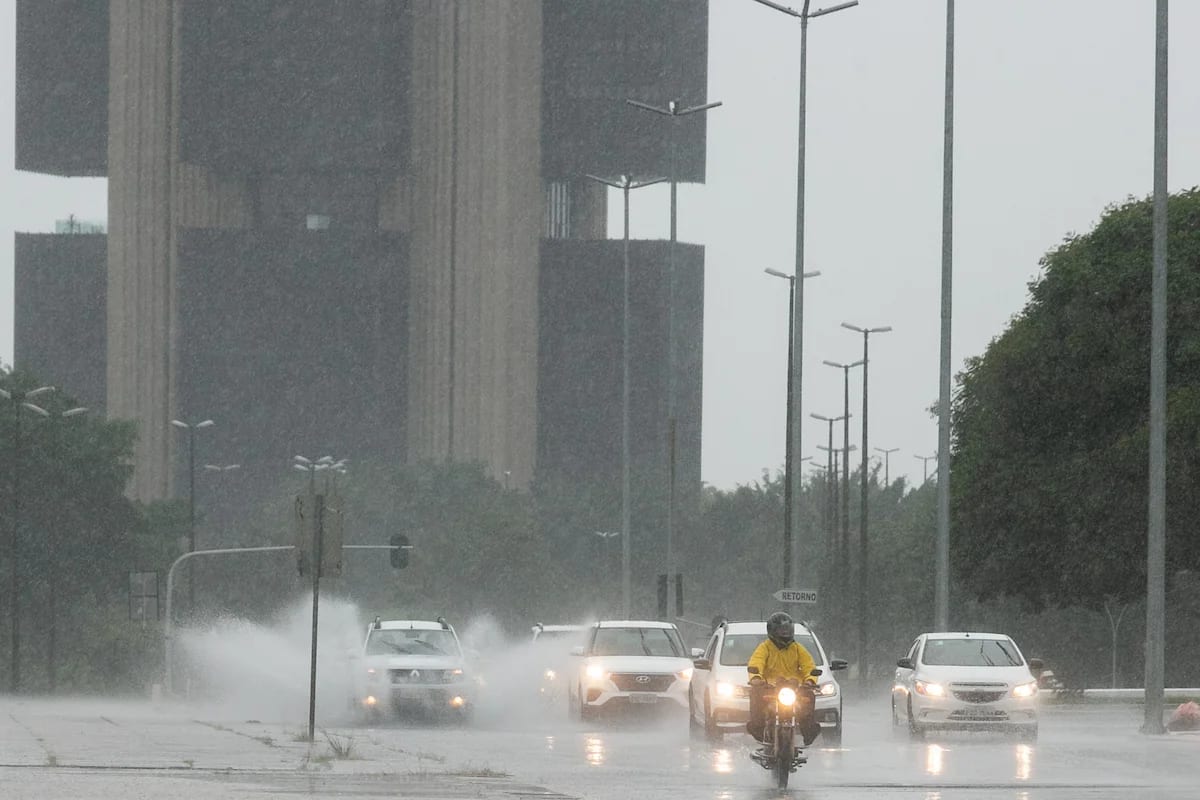Previsão de chuva no Brasil marca primeiro turno das eleições