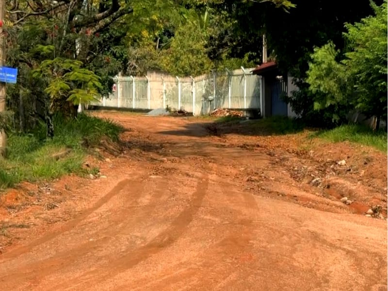 Asfalto na Rua Antônio Bortoli Neto, Caputera, está parado há meses
