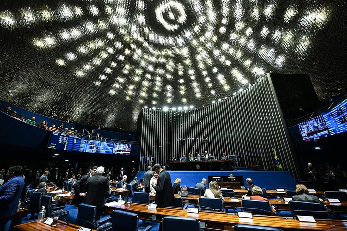 54 senadores eleitos neste domingo (4); dois terços do Senado renovados