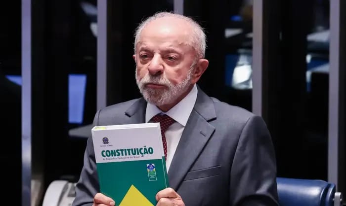 Lula faz campanha em MG e celebra fim da jornada 6x1