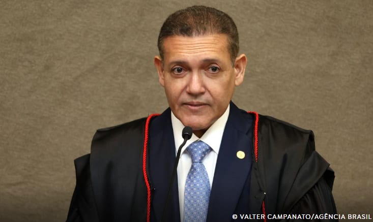 TSE atende Flávio e manda suspender canal do whatsapp Exército do Lula