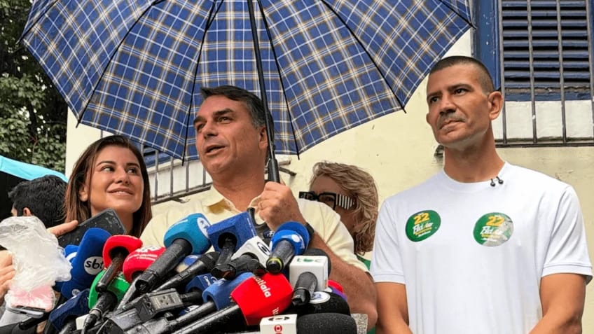 PF intima Flávio a entregar passaporte; senador diz que vai pedir cassação de chapa do PT