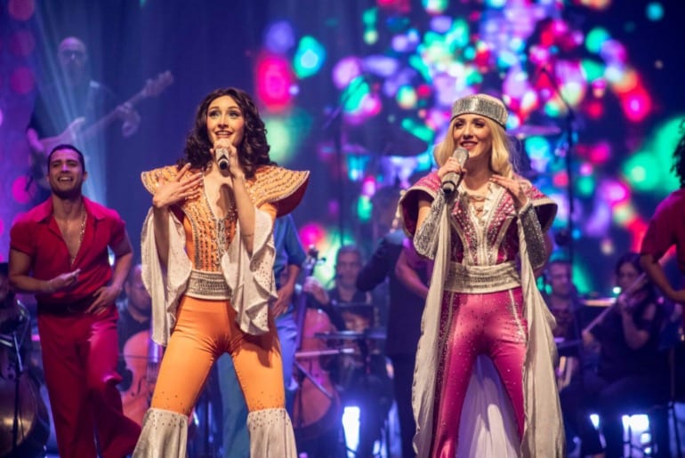 Assistido por mais de 100 mil pessoas no Brasil, “Abba Experience” faz apresentações na Ilha do Governador e em Nova Igu