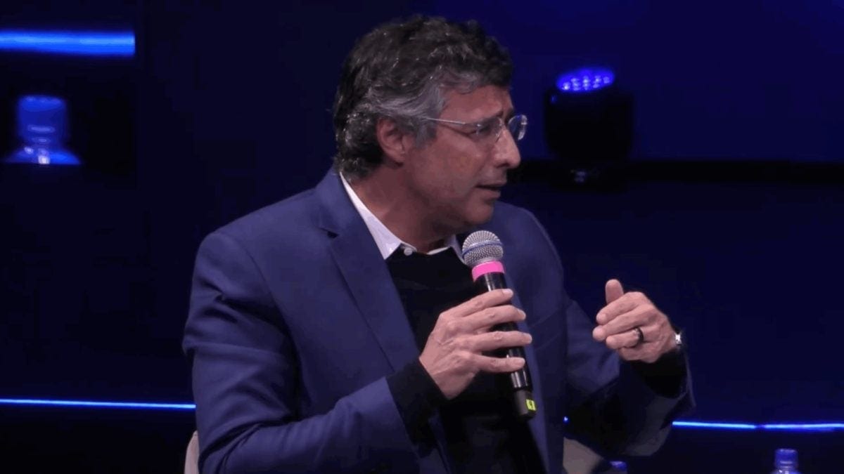 Esteves diz que eleição será 51% a 49% e pede PEC em novembro