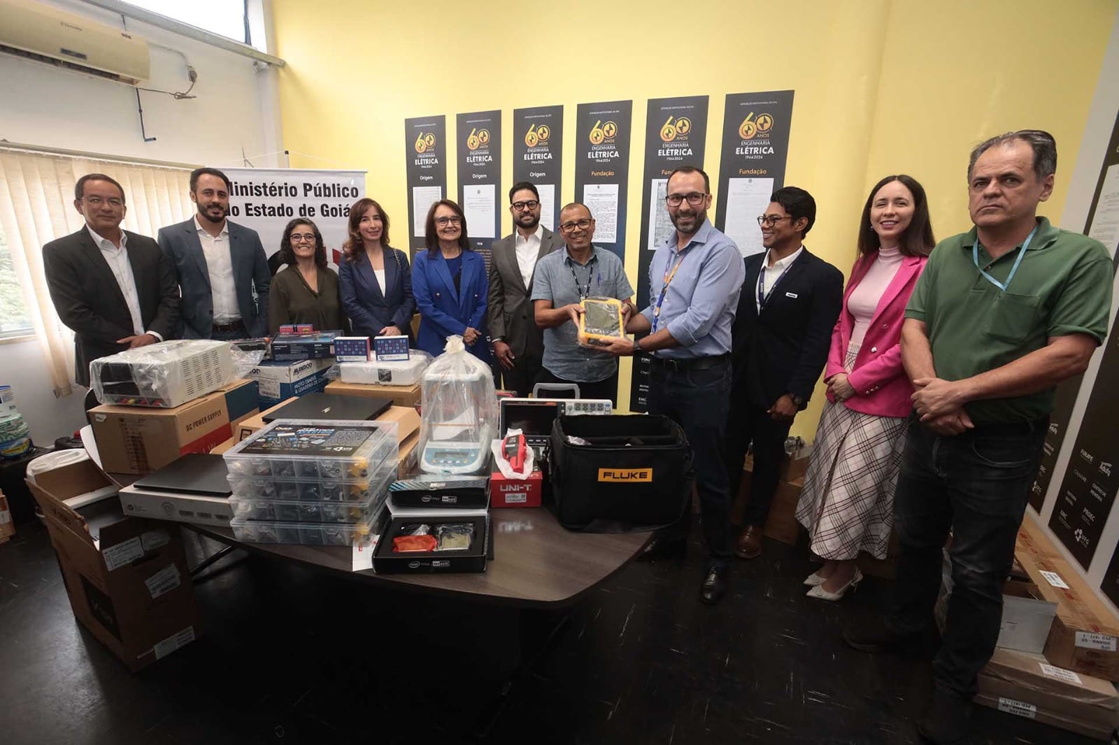 MPGO entrega R$470 mil em equipamentos à UFG para pesquisa sobre rede elétrica