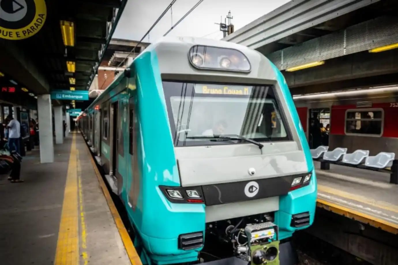 Linhas 8 e 9 terão embarque gratuito no domingo, com catracas liberadas 6h-20h