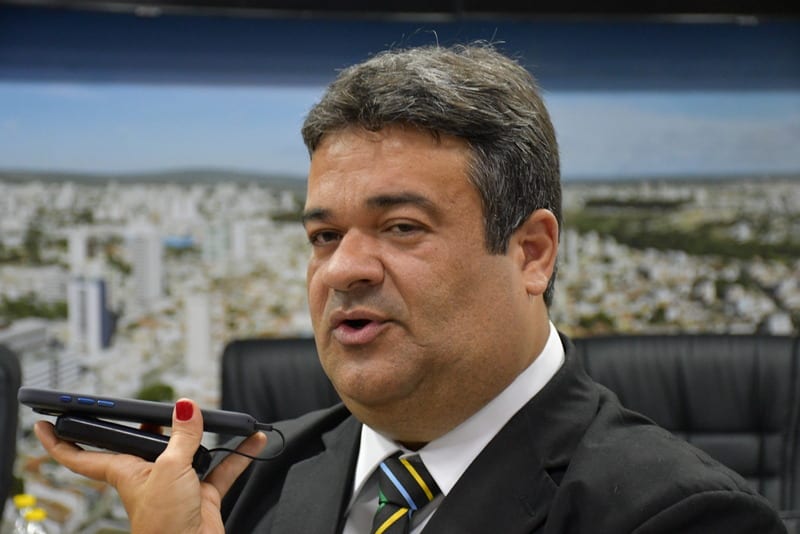 Bastidores Políticos | Ivan Cordeiro enfrentou “fogo amigo” na Câmara Municipal de Vitória da Conquista