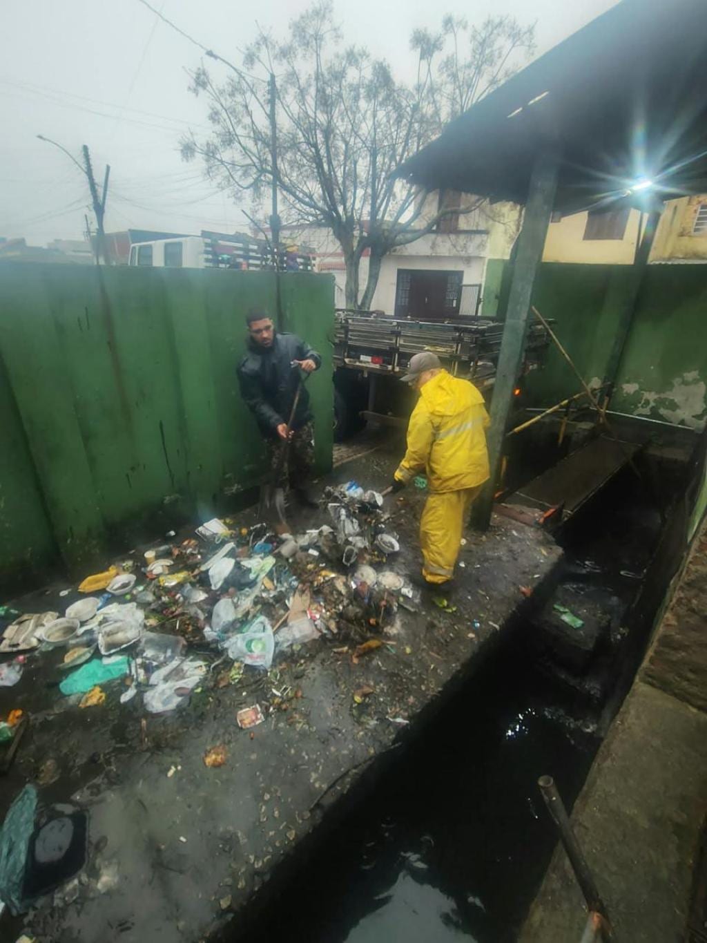 Prefeitura demonstra preocupação com quantidade de lixo encontrado próximo às Casas de Bombas