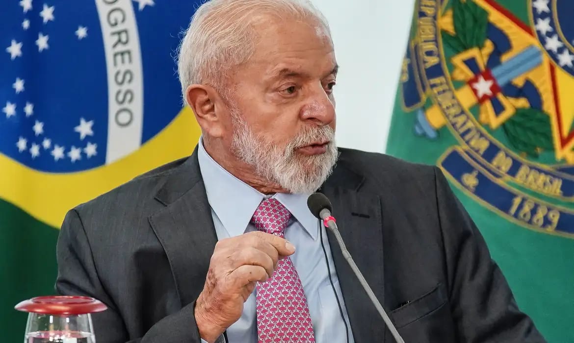 Lula promete criar Pé-de-Meia para universitários caso seja reeleito