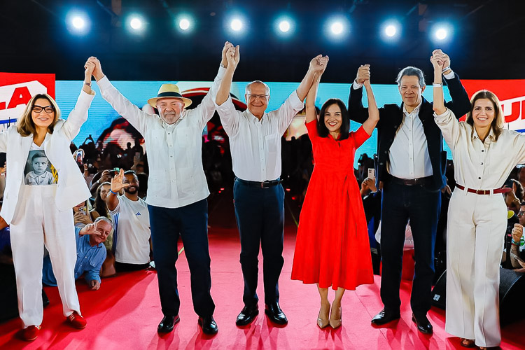 PT anuncia Lula como candidato à presidência mais uma vez
