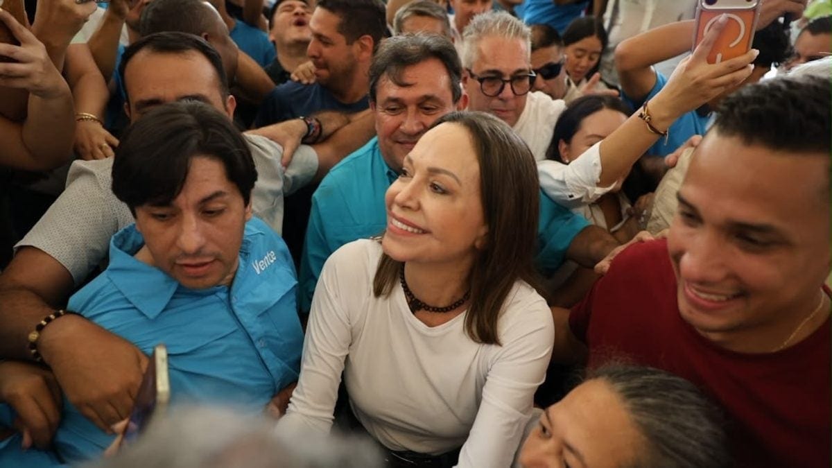 María Corina Machado volta à Venezuela depois de quase 1 ano fora