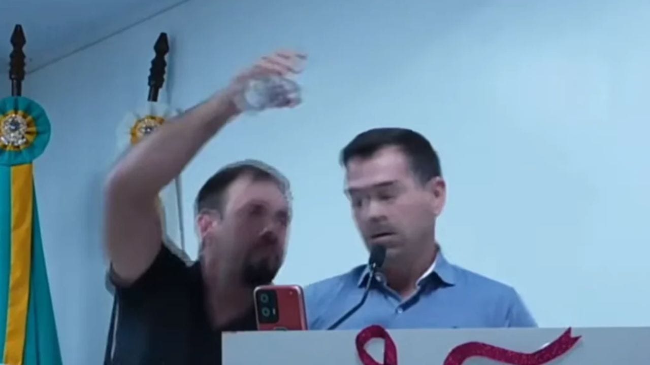 VÍDEO: vereadores brigam a socos durante sessão no RS