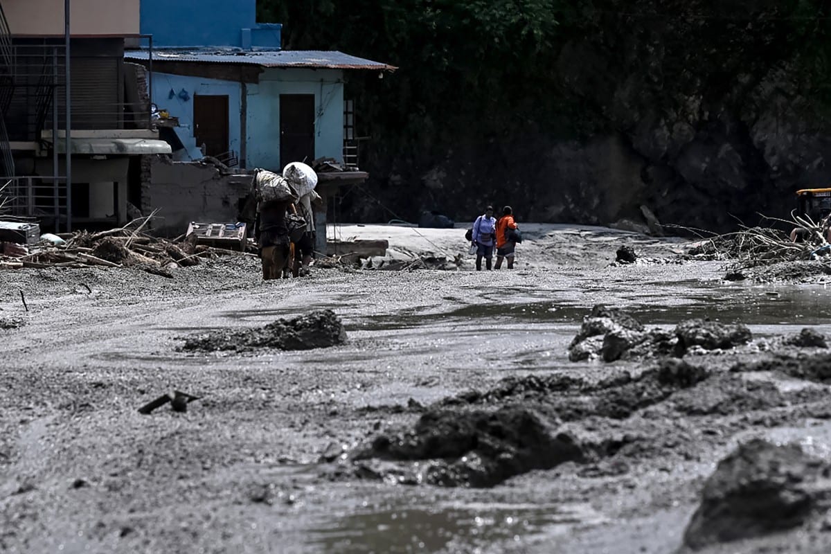 Sobe para 750 o número de mortos após avalanche no Nepal
