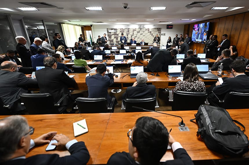 CAE aprova alíquotas previdenciárias municipais conforme PIB per capita