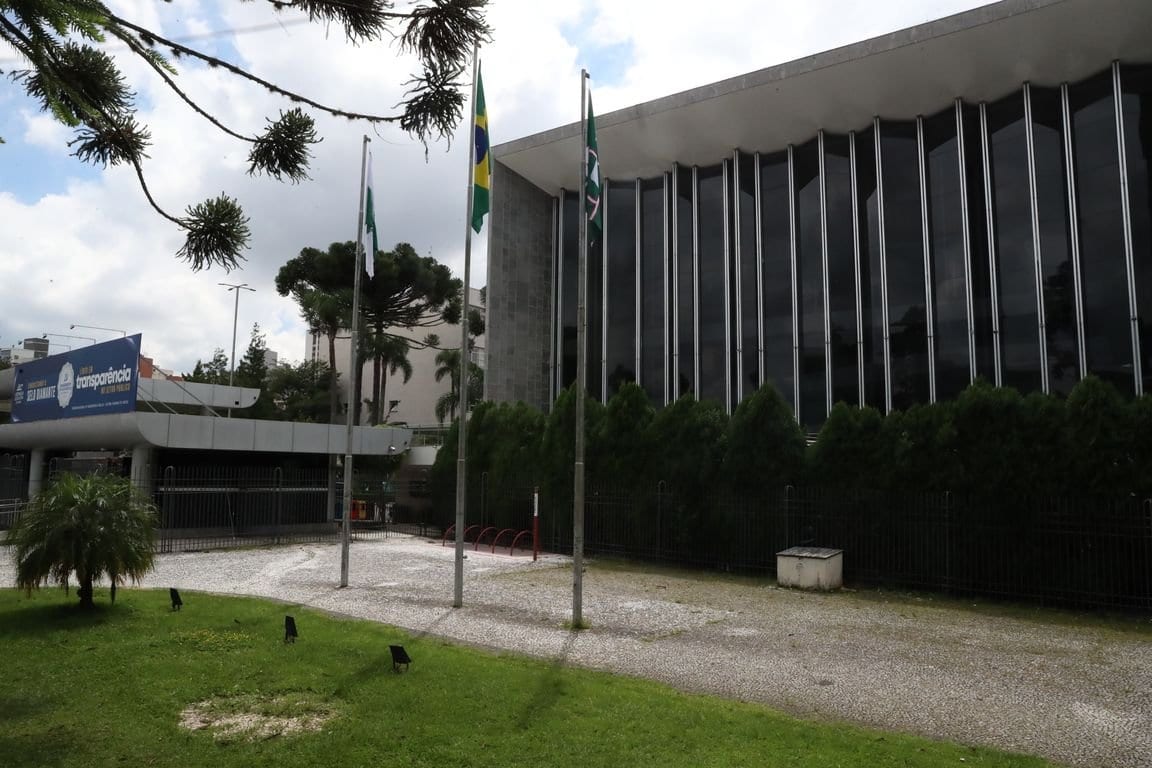 Segurança de traves de gol e atendimento optométrico em óticas estão na pauta da Assembleia Legislativa nesta segunda-fe