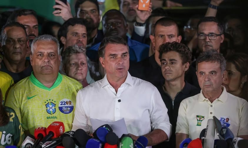 Flávio Bolsonaro questiona decisão de Zanin e anuncia pedido de anulação das eleições