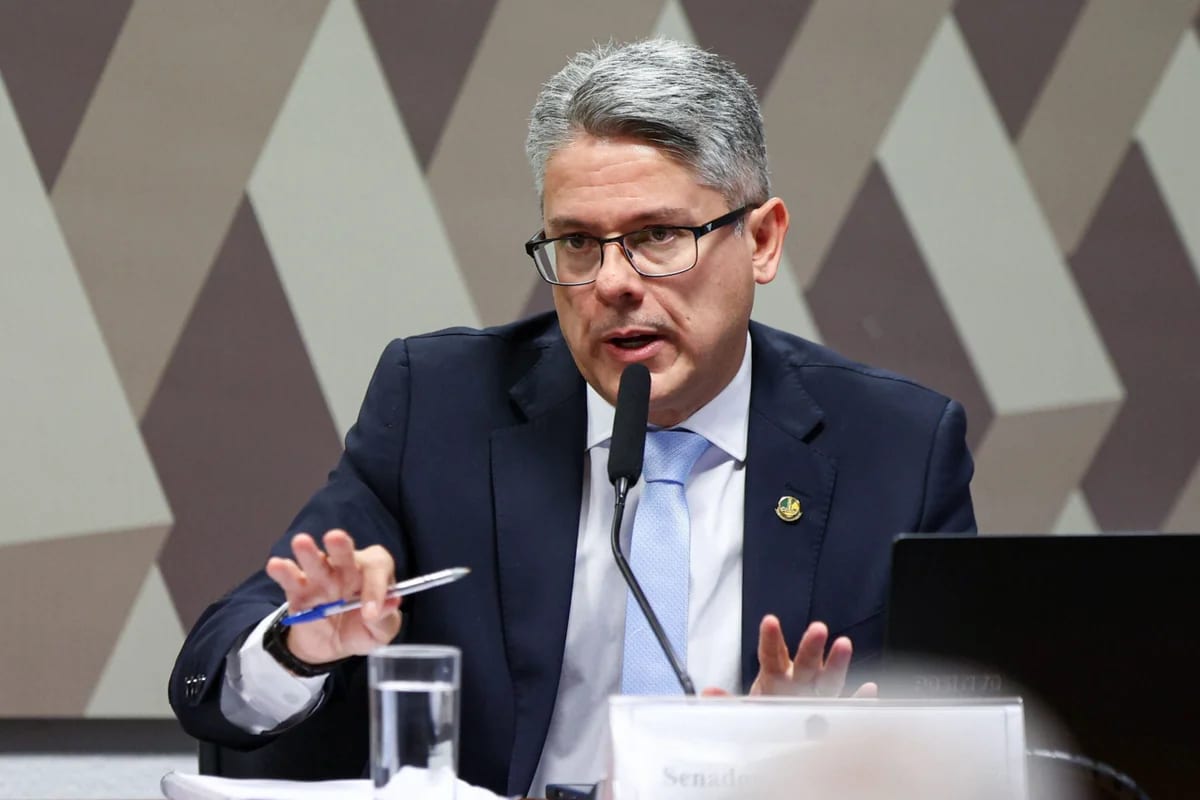 Assessor de Alessandro Vieira tem contrato de R$ 540 mil com estatal