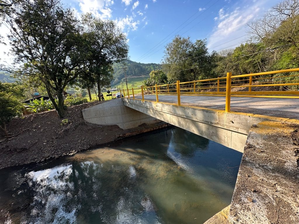 Pontes reconstruídas após enchentes de 2024 são entregues em Padilha e Rio da Ilha