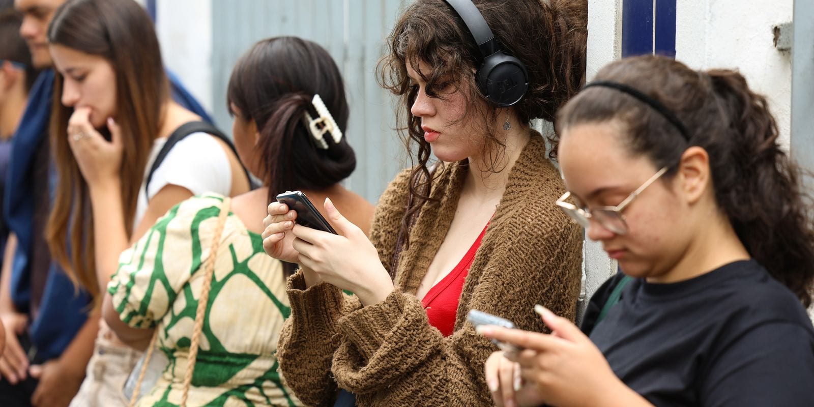 Pesquisa mostra desigualdade na formalização do trabalho entre jovens (16–29 anos)