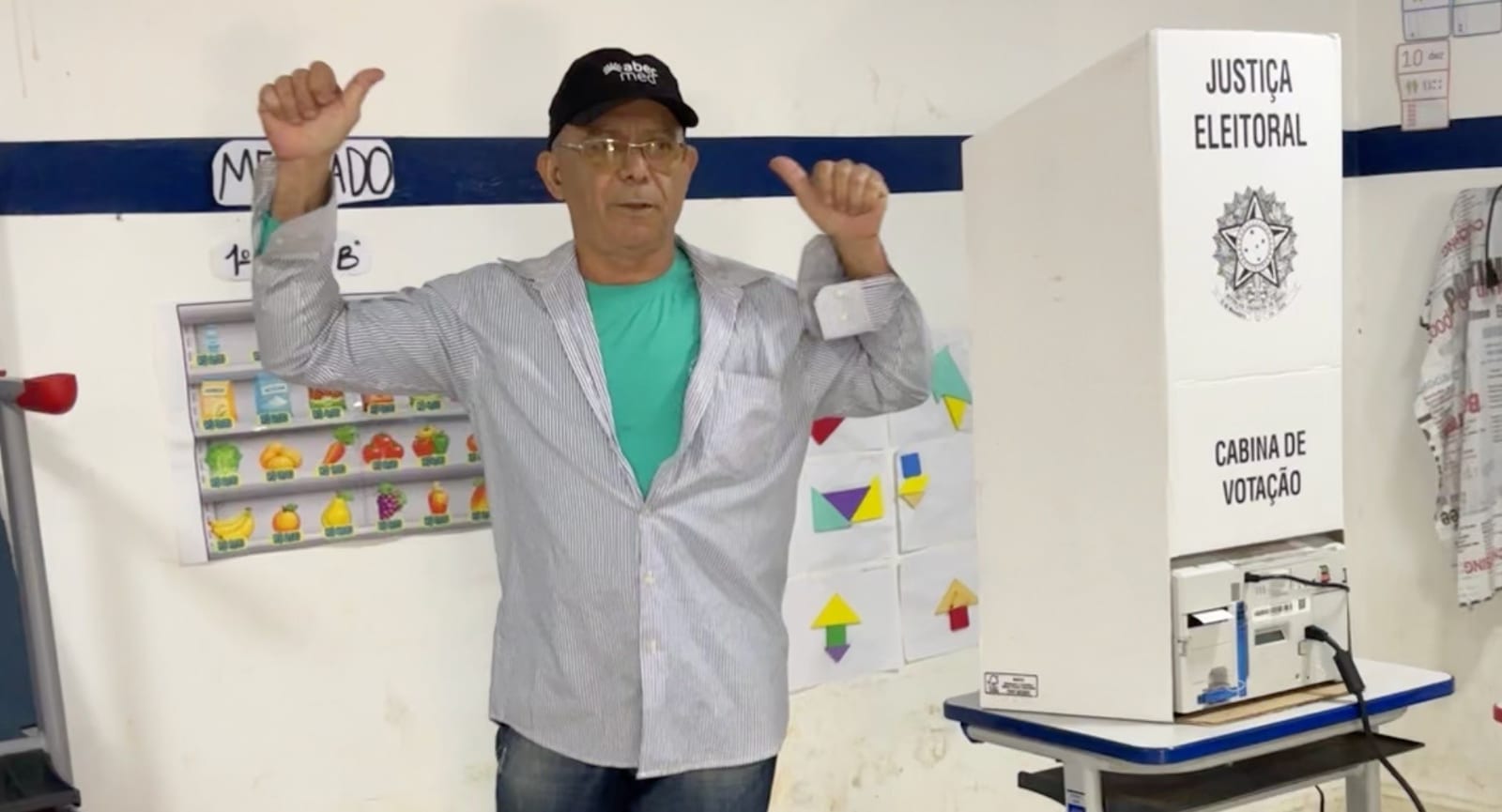 Taxista chega na véspera e é o 1º a votar em Fernando de Noronha