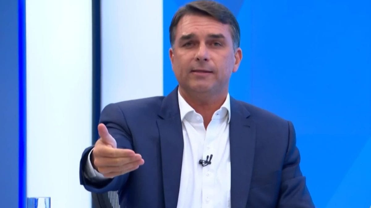 Flávio Bolsonaro diz que respeitará decisão do Congresso sobre a escala 6×1
