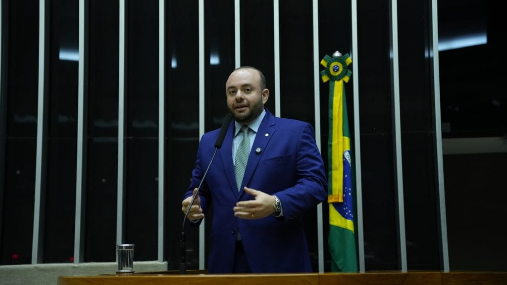 Deputado Fausto Jr. propõe aumento do BPC para pessoas com autismo