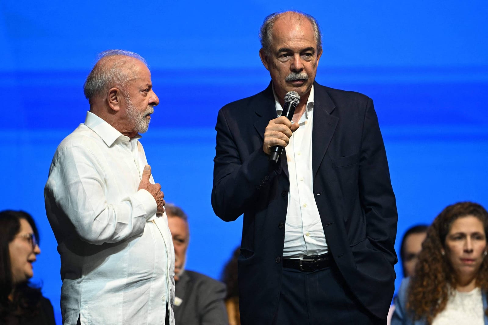 Mercadante tira férias do BNDES para cuidar da campanha de Lula