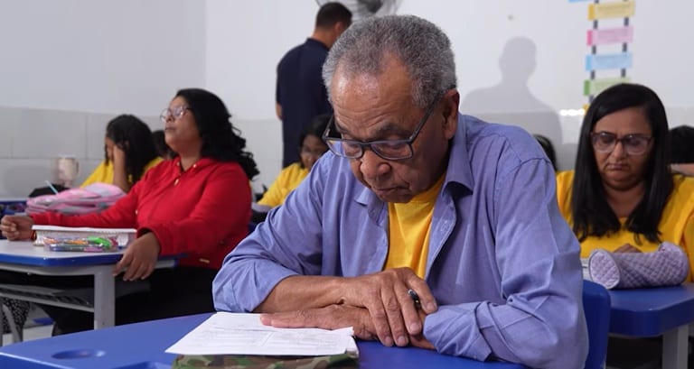 Com o EJA, realizar o sonho de aprender a ler e escrever não tem idade