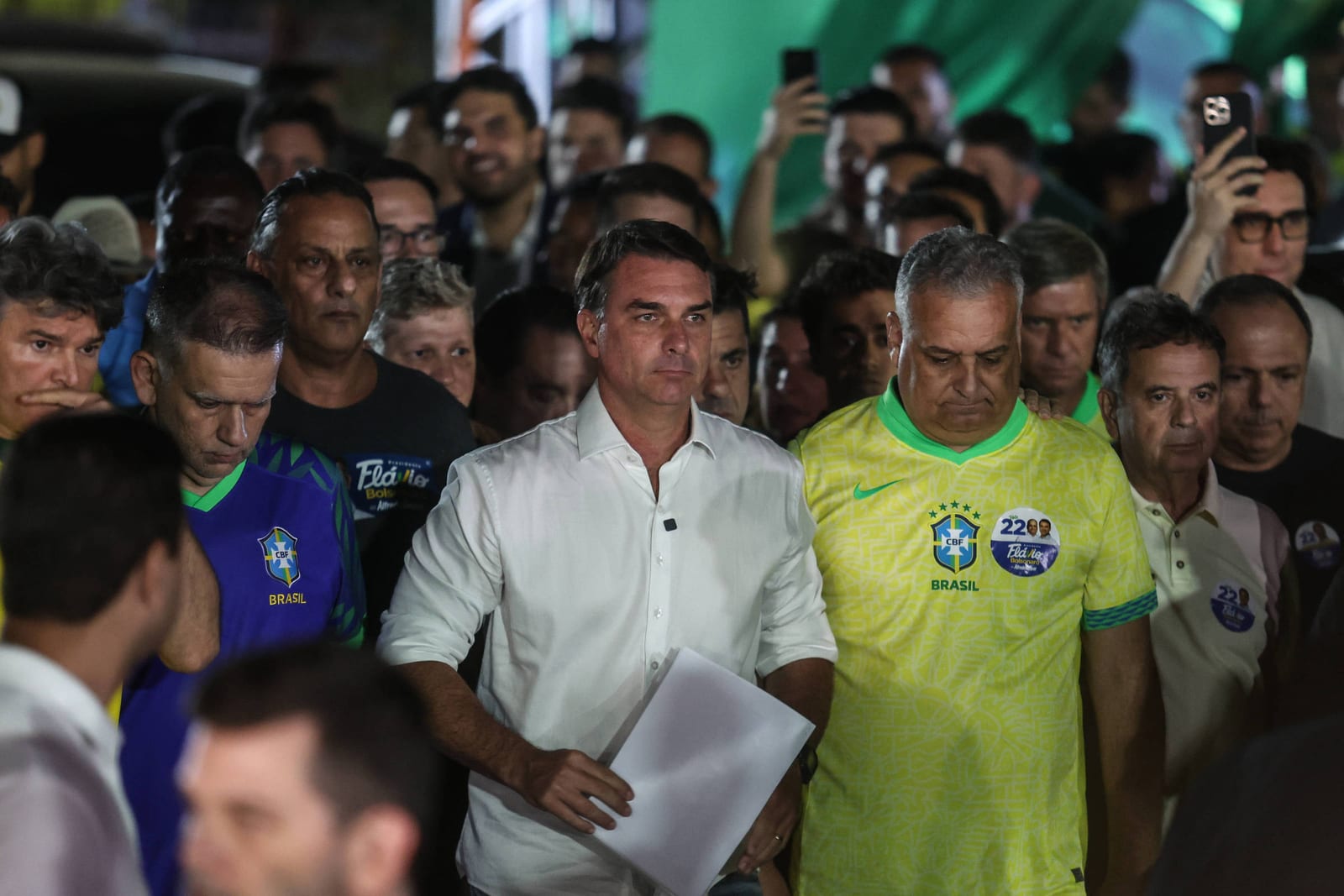 Aliados de Flávio Bolsonaro adiam mea-culpa e atribuem derrota a pacote de Lula