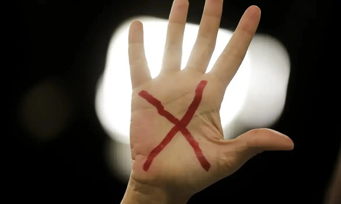 Brasil registra 6.904 casos de feminicídio consumado e tentado em 2025