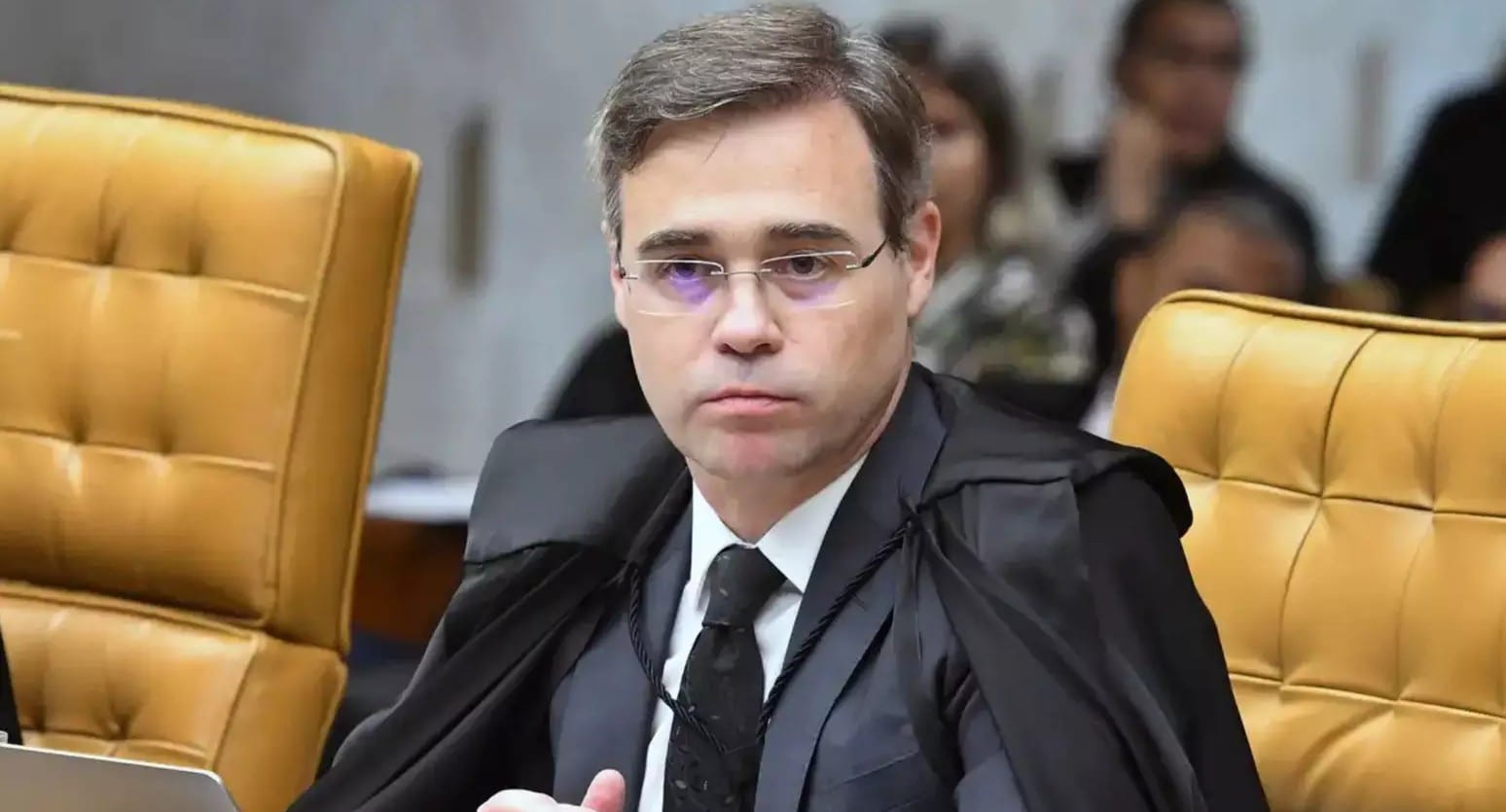 Mendonça nega ter ganhado terno de Vorcaro