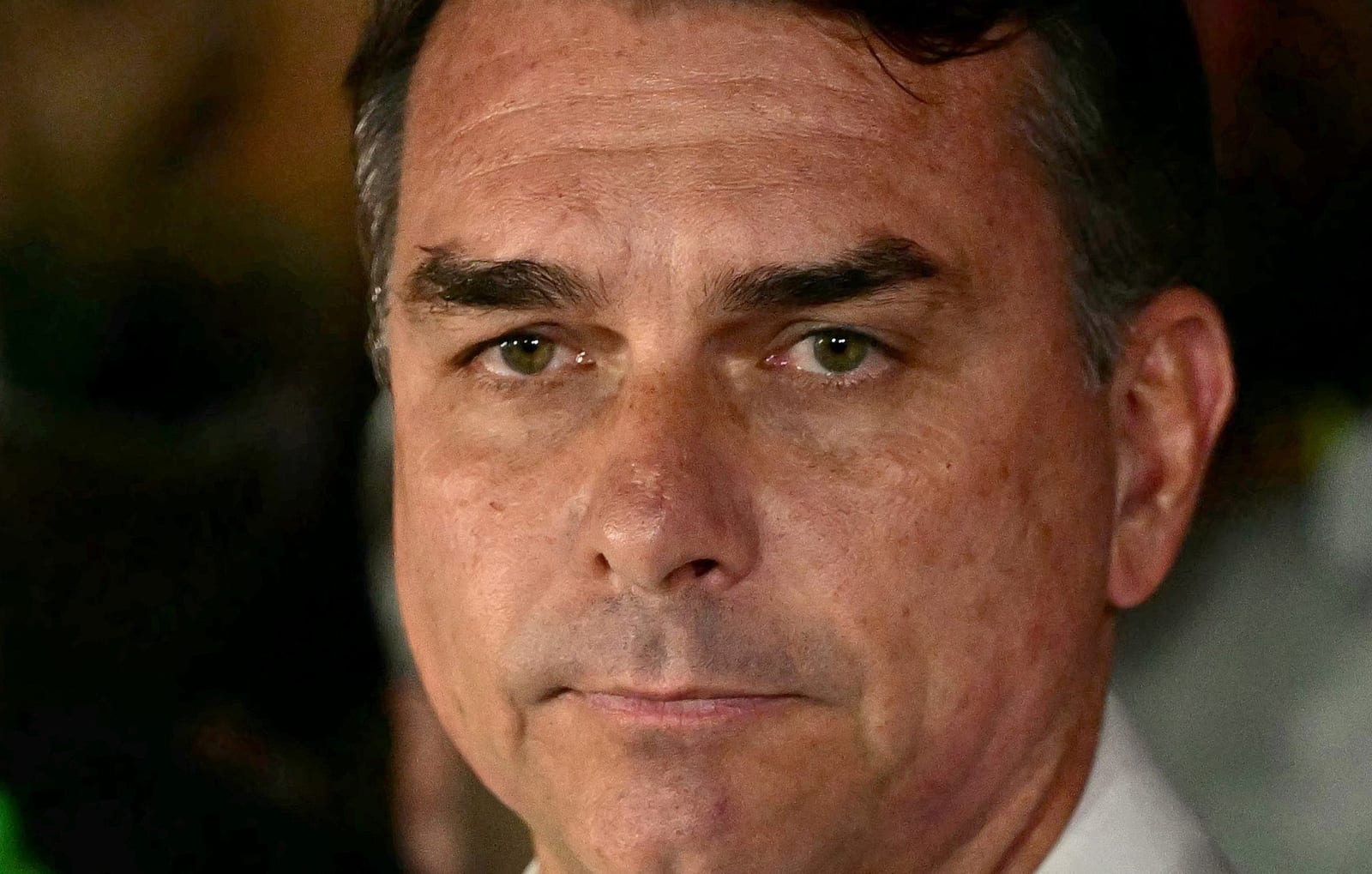 Flávio Bolsonaro chega aos EUA e governo Trump diz que dará visto ao senador e sua família