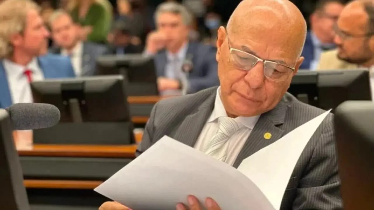 Professor Alcides encerra carreira política após não se reeleger