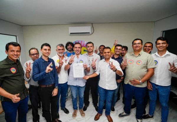 Vicentinho soma vereadores, Enfermeira Sol e SISDEP no 2º turno