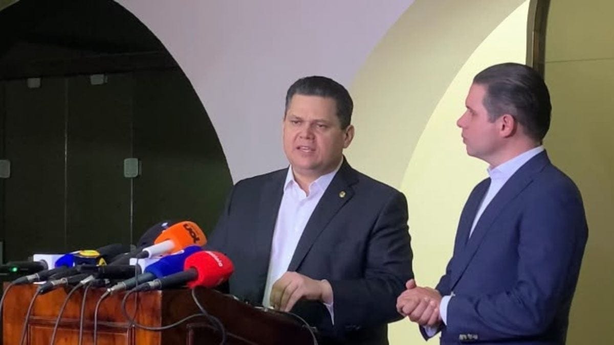 Alcolumbre diz que Flávio é "amigo do Senado" e cita sua votação de 60 mi