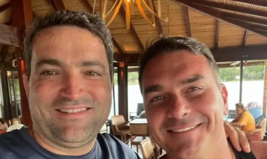 Moraes manda bloquear R$ 6 bilhões de Willer Tomaz, que tinha conta conjunta com Flávio Bolsonaro