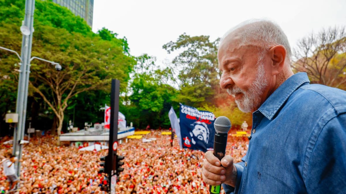 Veja imagens de atos a favor de Lula pelo país