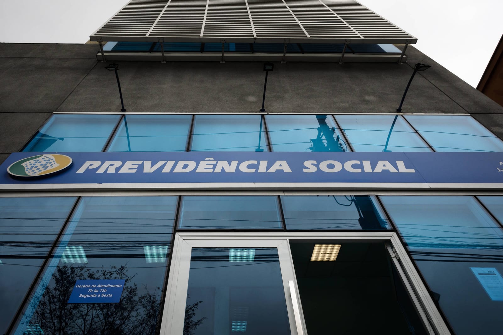 Servidores do INSS pedem inclusão em MP para receber adicional de fronteira